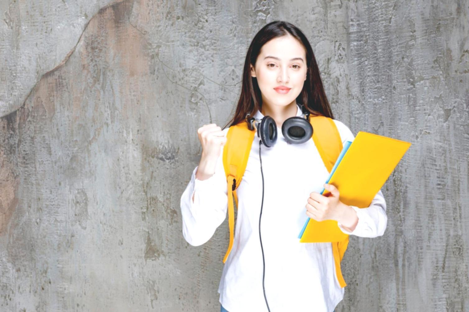 Teammeeting mit Finanzdiagrammen und Analysecharts